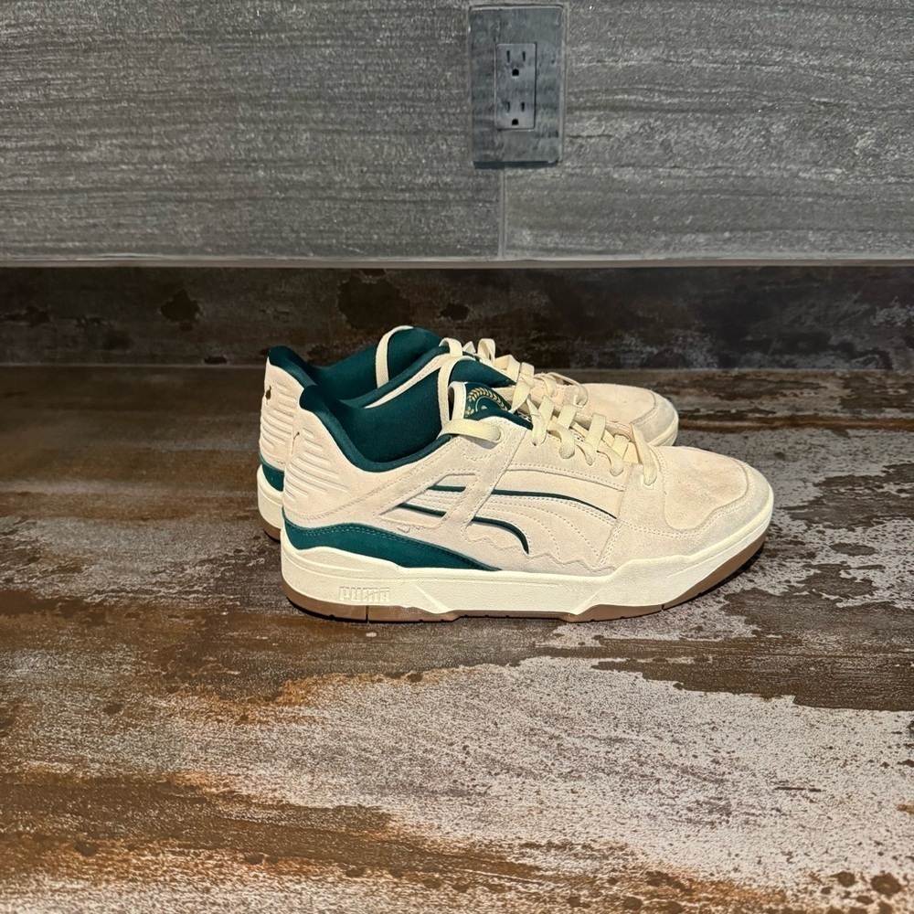 Puma Sneakers White & Green Size 11 US Men Like New